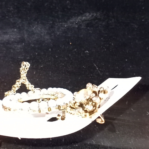 Pearl & Rhinestoned Chain Brooch - Picture 6 of 11